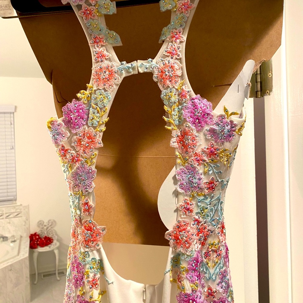 Prom dress - Picture 4 of 8